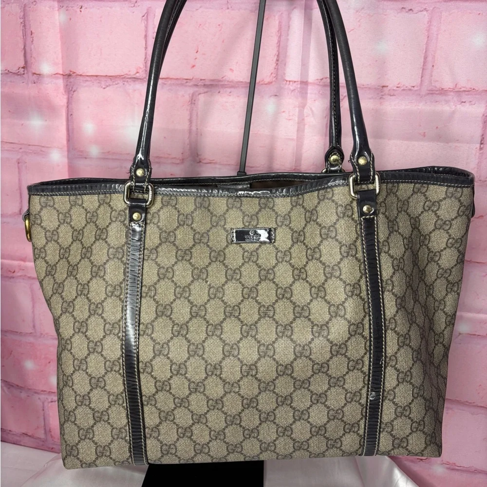 Authentic Gucci Signature Tote - Picture 1 of 6